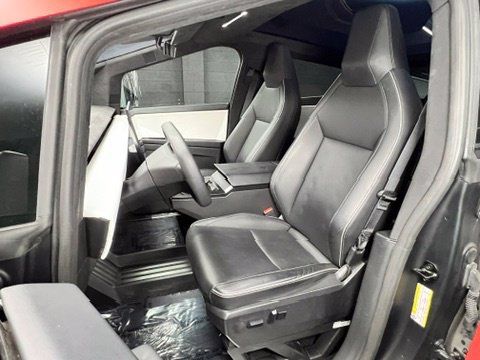 Used 2025 Tesla Cybertruck Cyberbeast AWD/4WD image 7