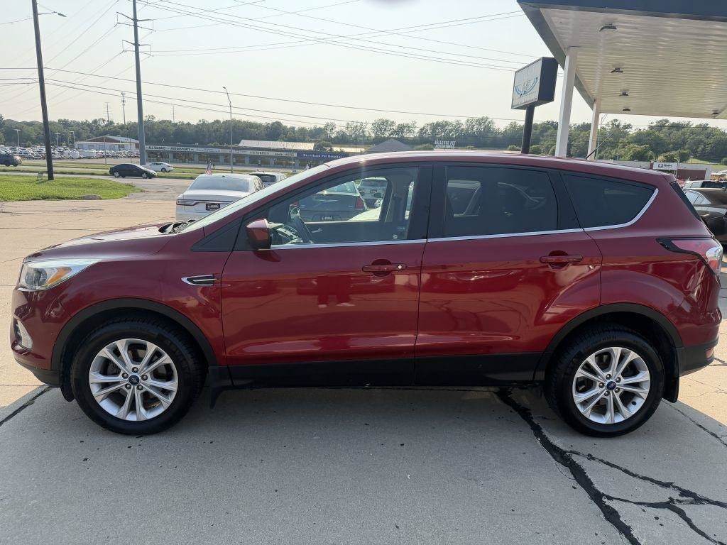 Used 2017 Ford Escape SE FWD image 4