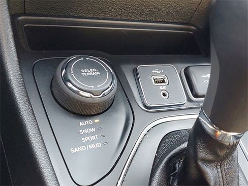 Used 2021 Jeep Cherokee Latitude Lux 80th Anniv w/ Quick Order Package 26U 80TH image 29