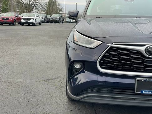 Used 2020 Toyota Highlander XLE image 9