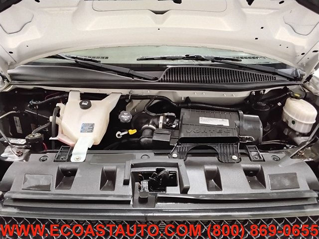 Used 2018 Chevrolet Express 2500 w/ Driver Convenience Package RWD image 12