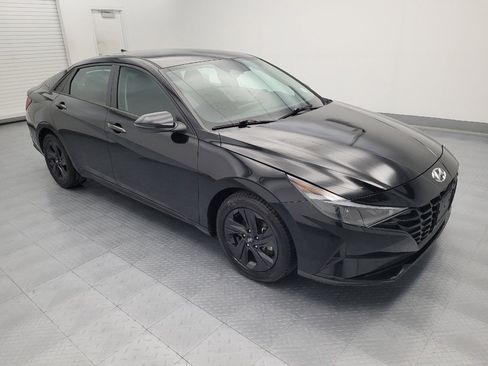 Used 2022 Hyundai Elantra SEL w/ Convenience Package FWD image 11