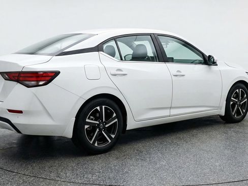 Used 2025 Nissan Sentra SV FWD image 9