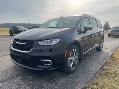 New 2026 Chrysler Pacifica Pinnacle w/ Trailer Tow Group image 7