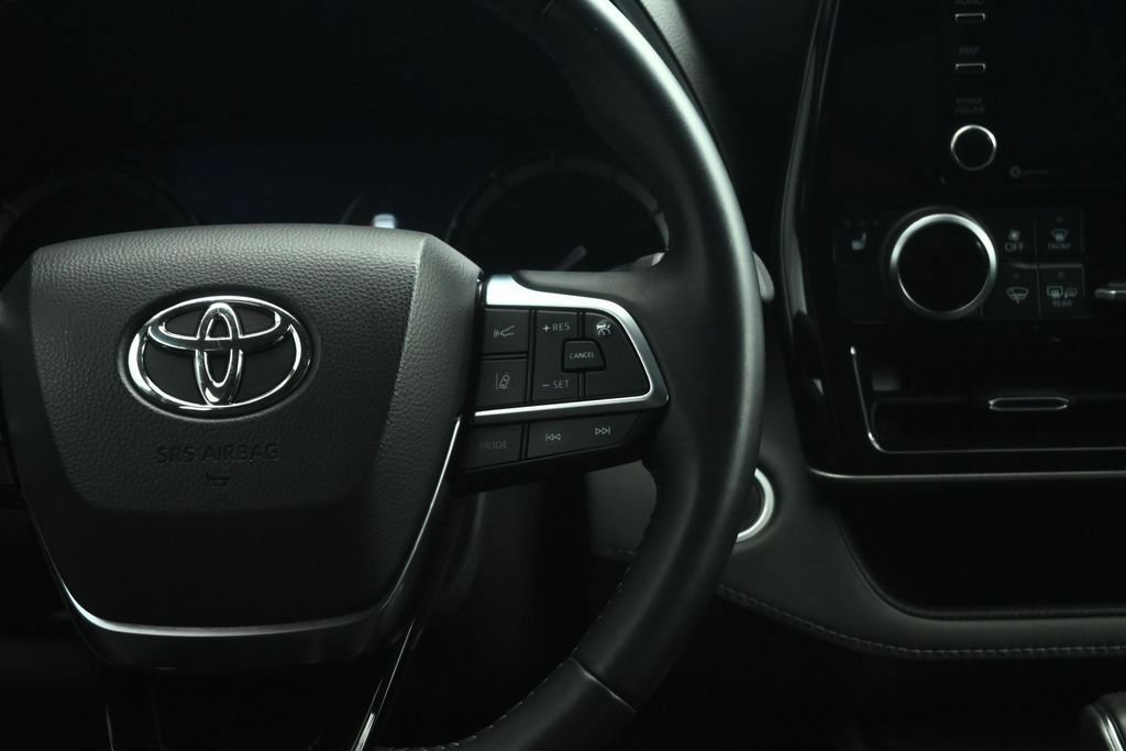Used 2021 Toyota Highlander XLE AWD/4WD image 43