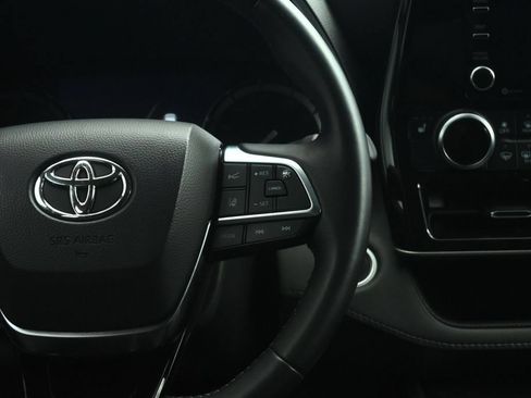 Used 2021 Toyota Highlander XLE AWD/4WD image 43