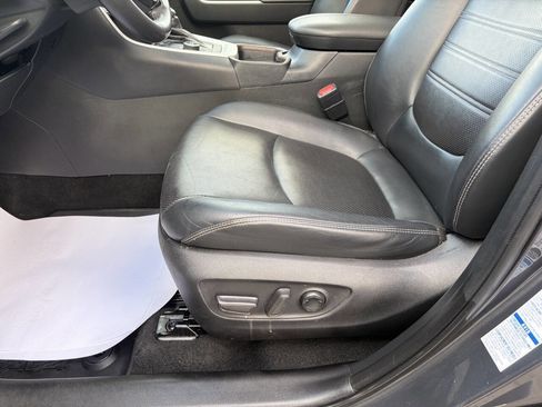 Used 2020 Toyota RAV4 Limited image 13