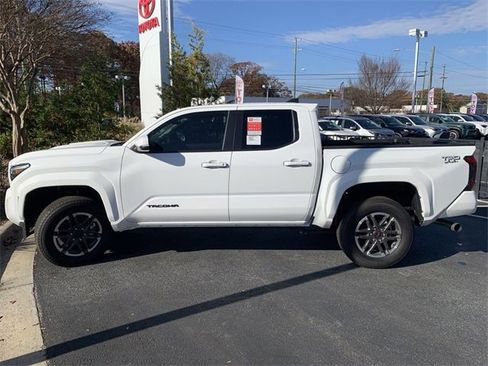 New 2025 Toyota Tacoma TRD Sport image 4