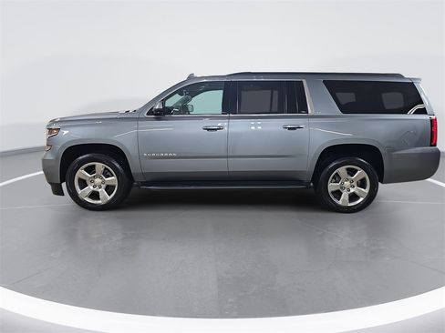 Used 2019 Chevrolet Suburban LT image 7