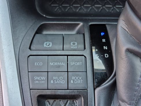 Used 2025 Toyota RAV4 XLE AWD/4WD image 31
