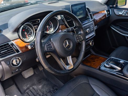 Used 2017 Mercedes-Benz GLS 550 4MATIC image 8