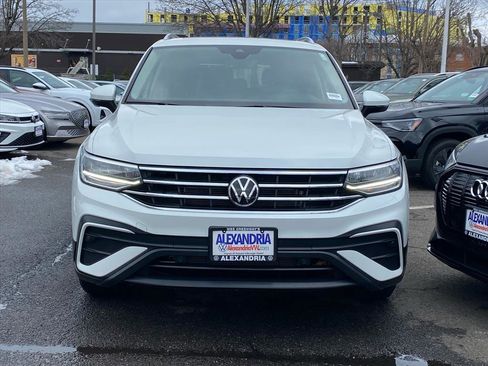 Certified 2023 Volkswagen Tiguan SE w/ Panoramic Sunroof Package image 5