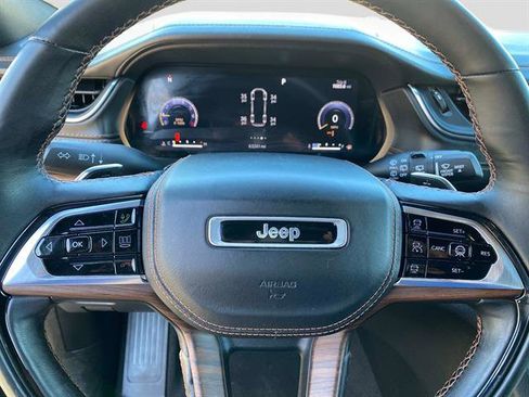 Used 2022 Jeep Grand Cherokee L Summit w/ Luxury Tech Group V image 16