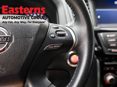 Used 2019 Nissan Pathfinder SV image 16