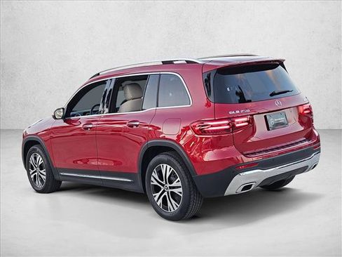 Used 2025 Mercedes-Benz GLB 250 4MATIC image 8