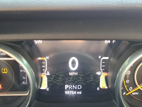Used 2018 Jeep Wrangler Unlimited Sahara w/ Uconnect 4C Nav & Sound Group AWD/4WD image 16