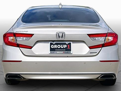 Used 2018 Honda Accord Touring image 5