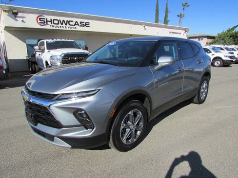 Used 2025 Chevrolet Blazer LT image 4