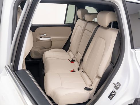 New 2025 Mercedes-Benz GLB 250 4MATIC image 19