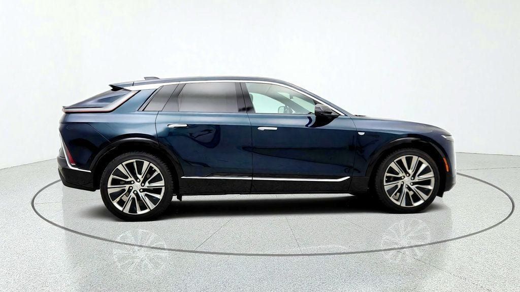 Used 2025 Cadillac Lyriq Luxury w/ LPO, Floor Liner Package AWD/4WD image 4