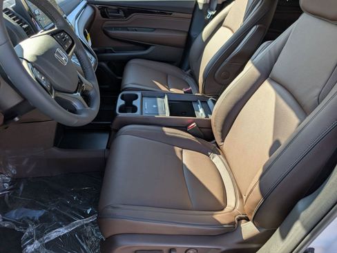 New 2026 Honda Odyssey Touring image 5