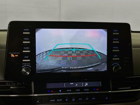 Used 2023 Toyota Sienna XLE image 25
