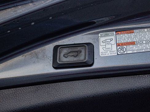 Used 2016 Toyota RAV4 Limited image 31