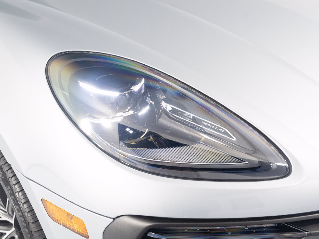 Certified 2026 Porsche Macan Turbo AWD/4WD image 45