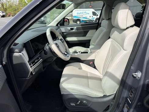 Used 2025 Hyundai Santa Fe SEL image 11