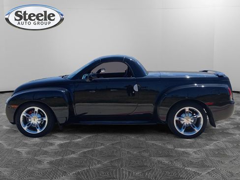 Used 2005 Chevrolet SSR w/ Preferred Equipment Group RWD image 3
