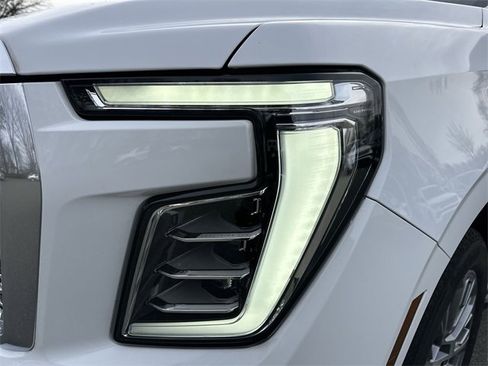 Used 2025 GMC Yukon XL Denali image 9