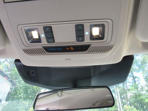 Used 2021 Ford Explorer XLT w/ Equipment Group 202A AWD/4WD image 18