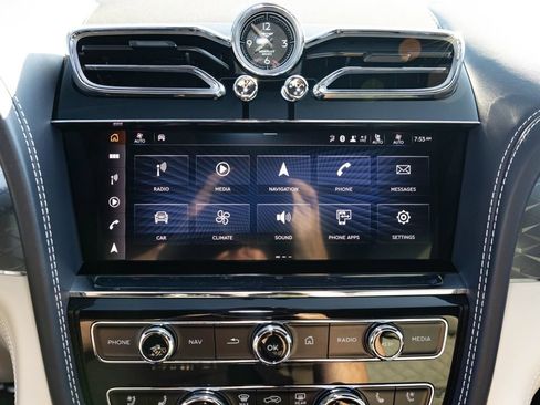 Used 2023 Bentley Bentayga AWD/4WD image 46