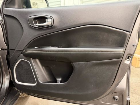 Used 2018 Jeep Compass Latitude w/ Cold Weather Group AWD/4WD image 33