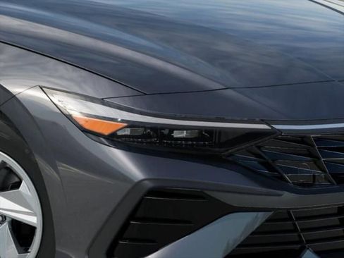 New 2025 Hyundai Elantra SE image 9