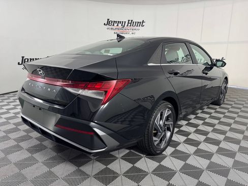 Used 2025 Hyundai Elantra SEL FWD image 7