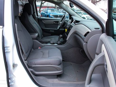 Used 2016 Chevrolet Traverse LT w/ Style and Technology Package image 26