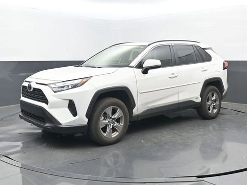 Used 2025 Toyota RAV4 XLE w/ Convenience Package image 8
