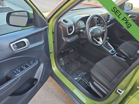 Used 2023 Hyundai Venue SEL FWD image 10