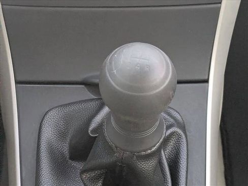 Used 2013 Toyota Corolla L image 12