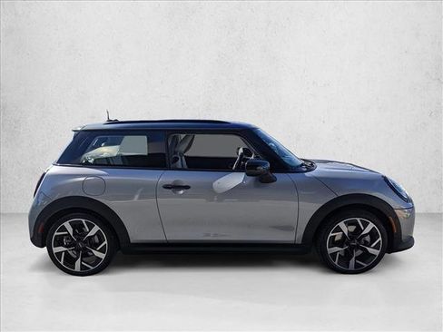 Certified 2025 MINI Cooper 2-Door Hardtop image 4