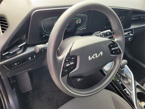 Used 2023 Kia Niro LX image 22
