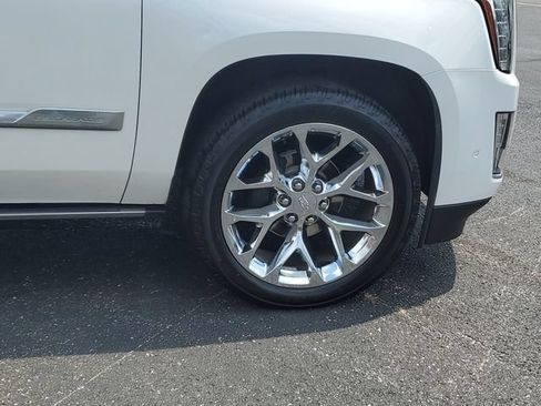 Used 2020 Cadillac Escalade Premium Luxury AWD/4WD image 7