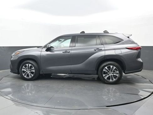 Used 2022 Toyota Highlander XLE image 24