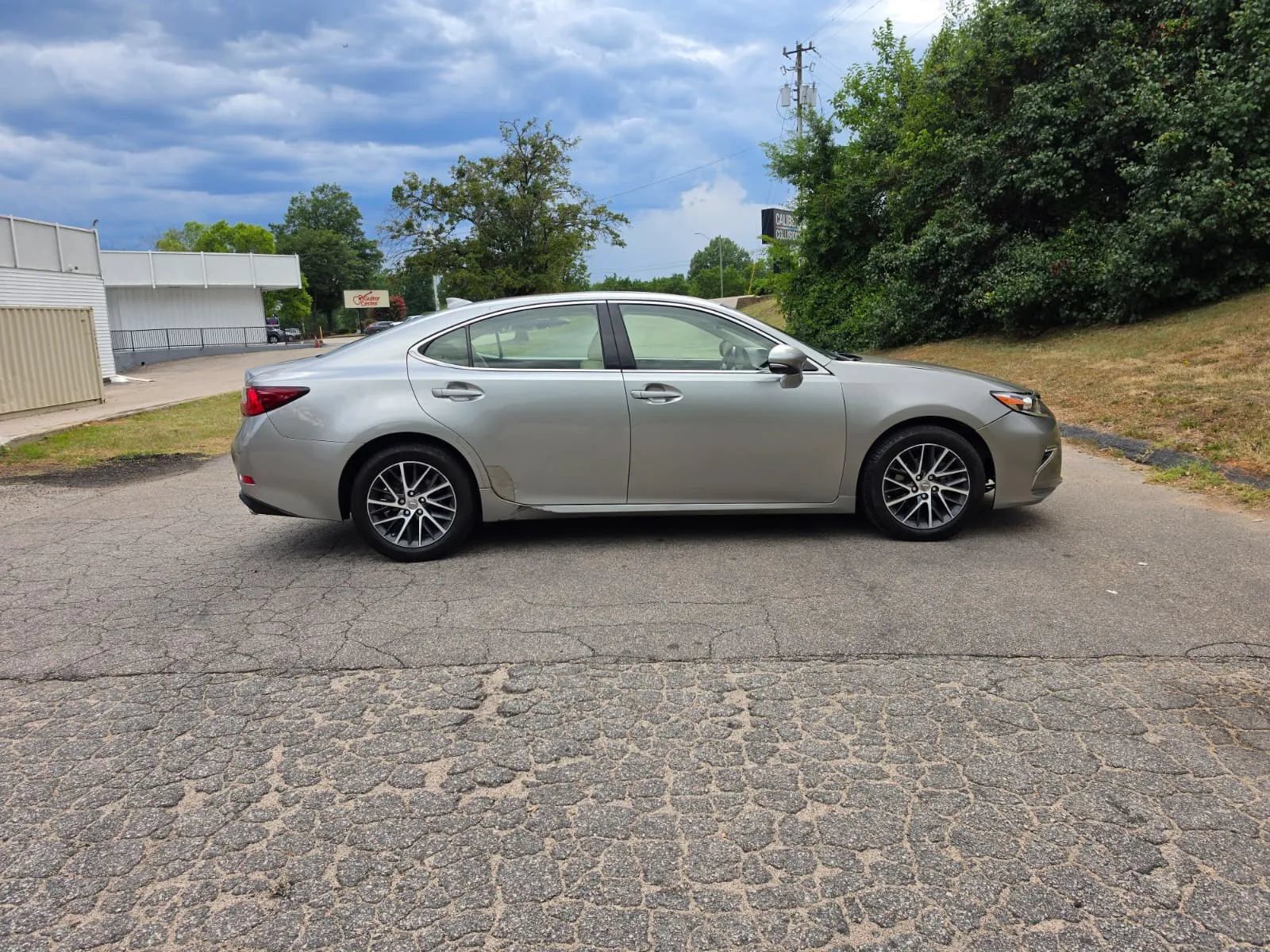 Used 2016 Lexus ES 350 w/ Luxury Package w/Wood Trim FWD image 9