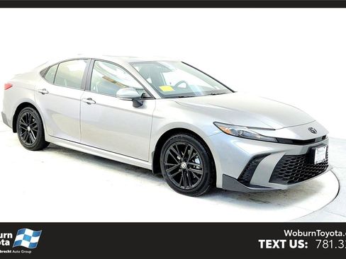 Certified 2025 Toyota Camry SE image 1