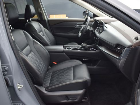 Used 2022 Nissan Rogue Platinum w/ Head-Up Display Package image 10