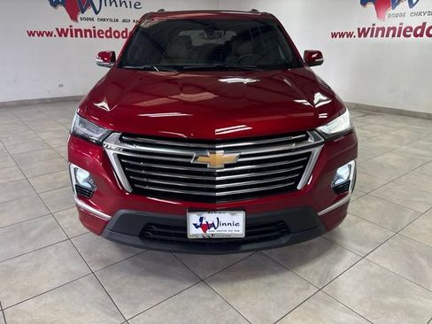 Used 2023 Chevrolet Traverse Premier FWD image 2