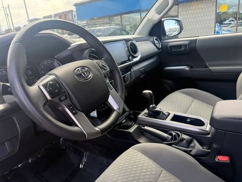 Used 2022 Toyota Tacoma SR5 w/ Technology Package AWD/4WD image 9
