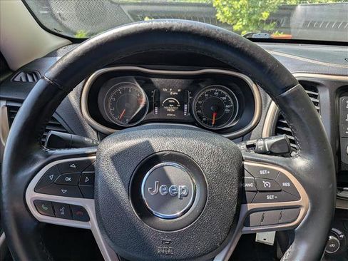 Used 2017 Jeep Cherokee Sport AWD/4WD image 25